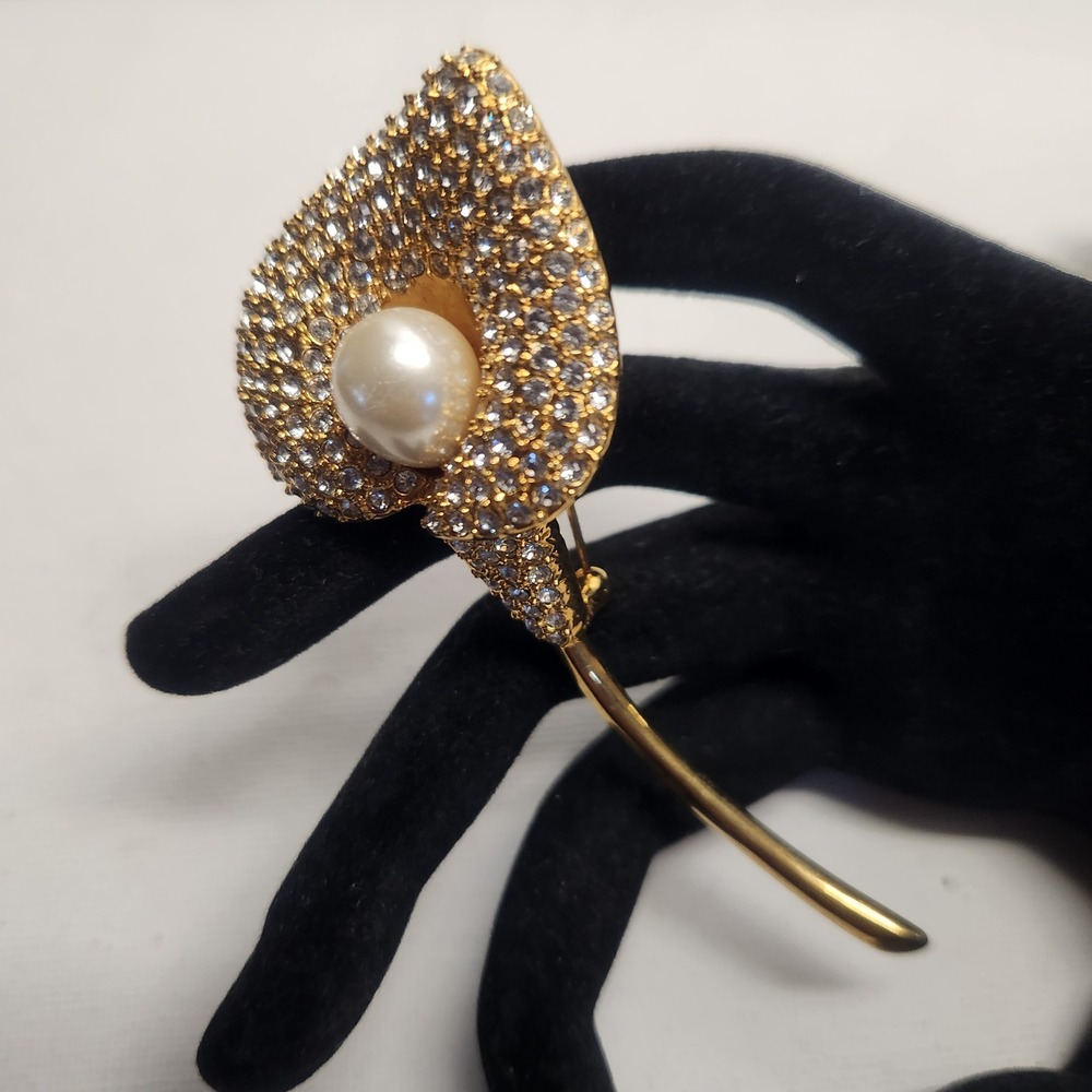 Vintage JBK Calla Lily Brooch Gold Tone Crystal Pave Faux Pearl Floral Pin